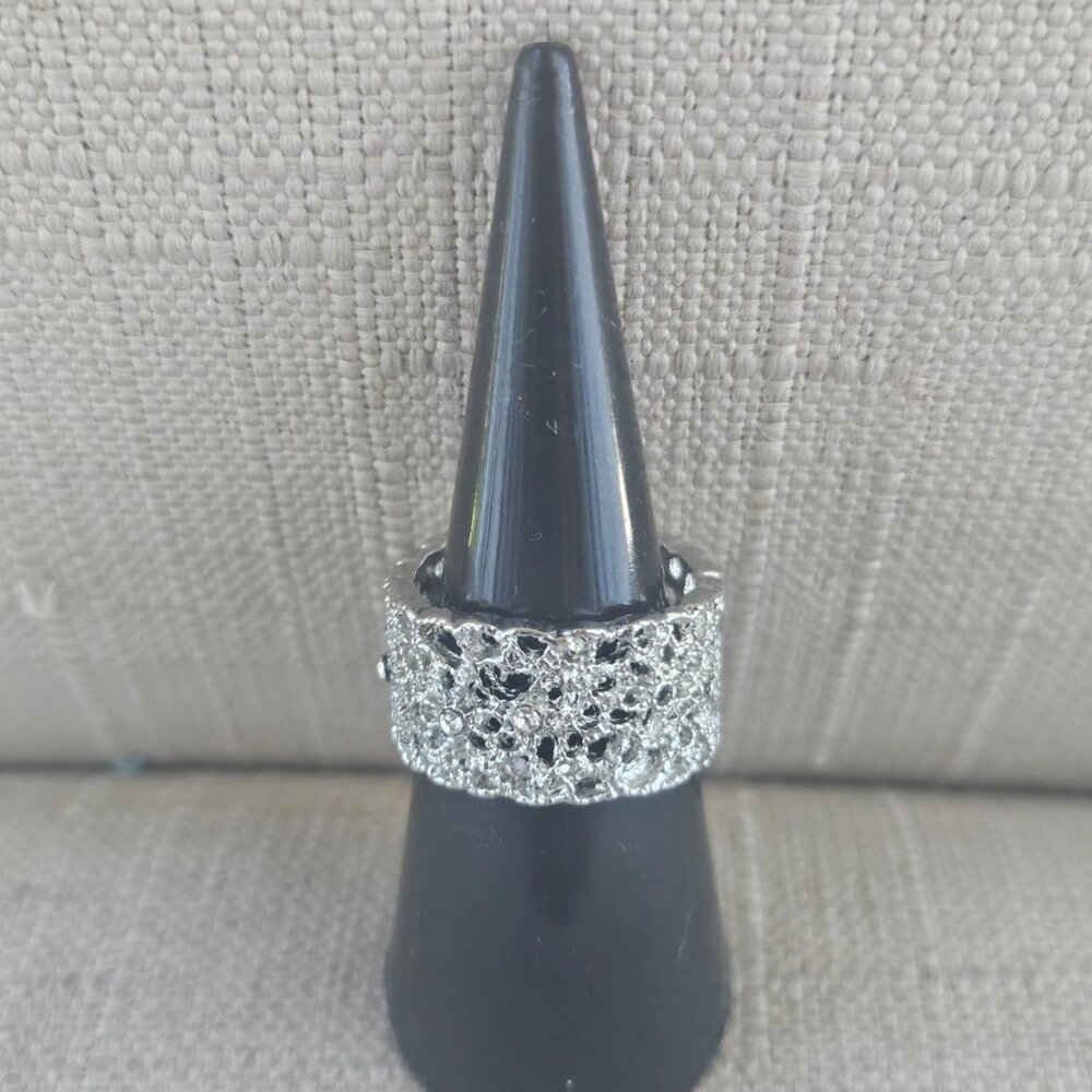 Fashion Ring Band Silver Tone Wide Finger Band Fashion Jewelry Size 6.5 New - Picture 6 of 11